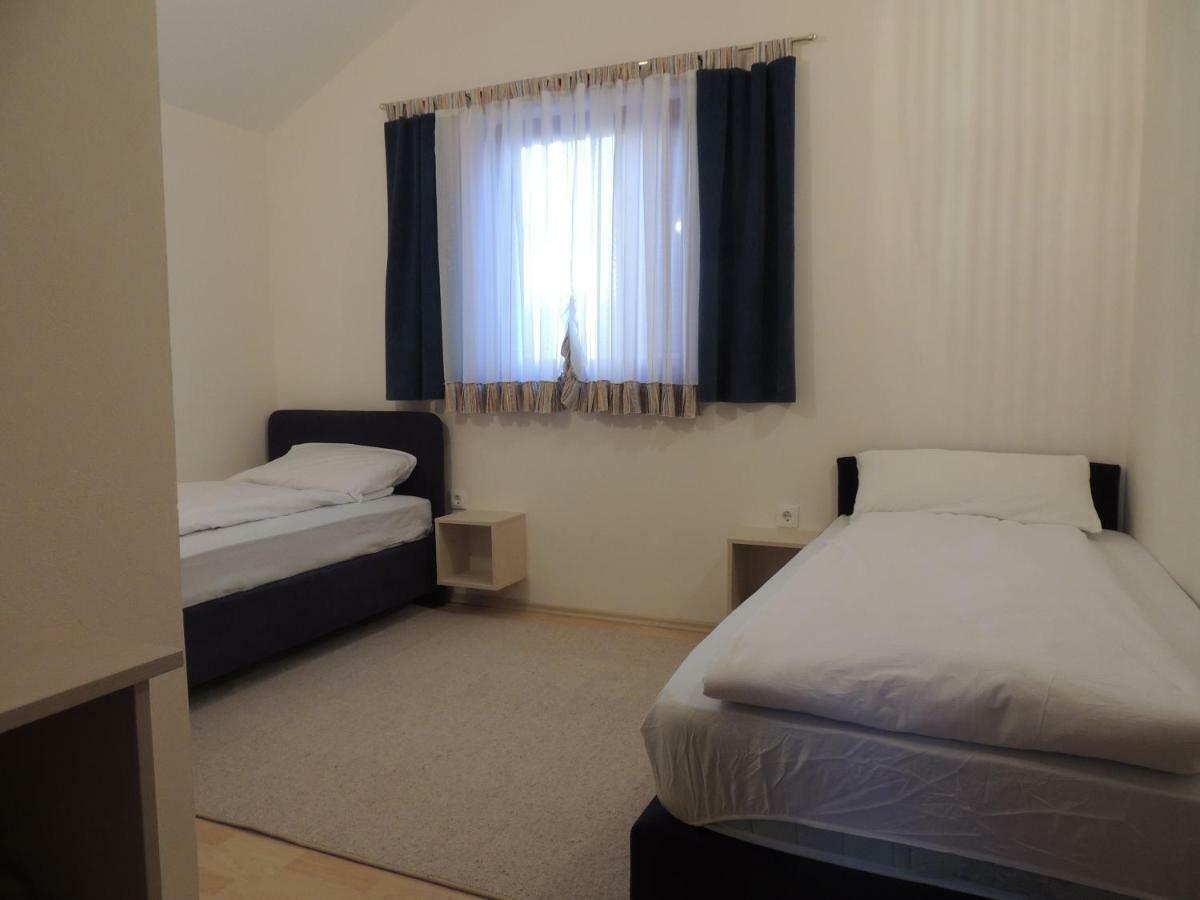 Apartments Villa Aurora Ražanac Buitenkant foto